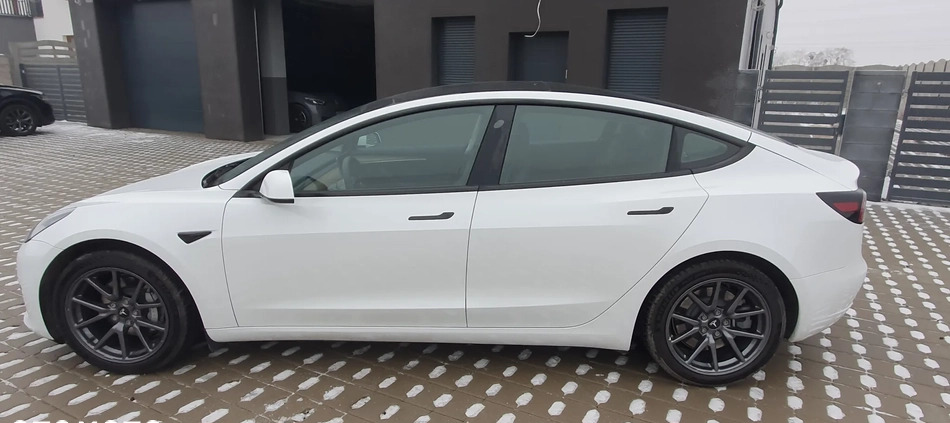 Tesla Model 3 cena 128000 przebieg: 11000, rok produkcji 2021 z Gliwice małe 121